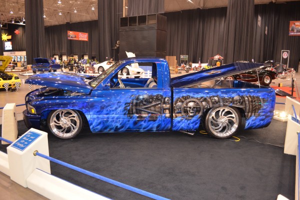 custom pain on a late model pickup truck