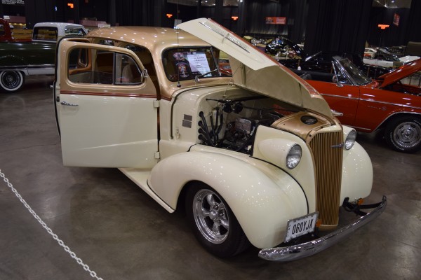 Hot Rod Sedan with suicide doors