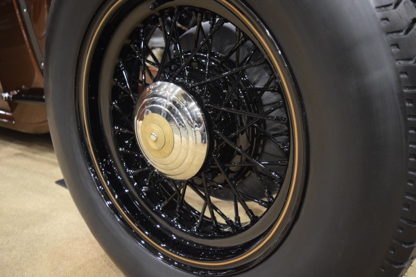 custom spoked wheel of a hot rod