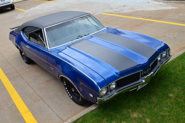 front hood view of an Oldsmobile cutlass 442