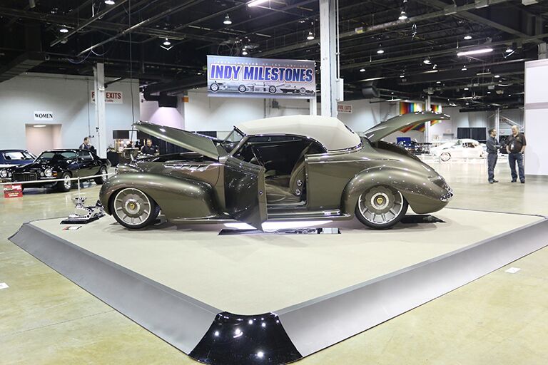 Billy & Debbie Thomas - 1939 Oldsmobile 'Olds Cool'