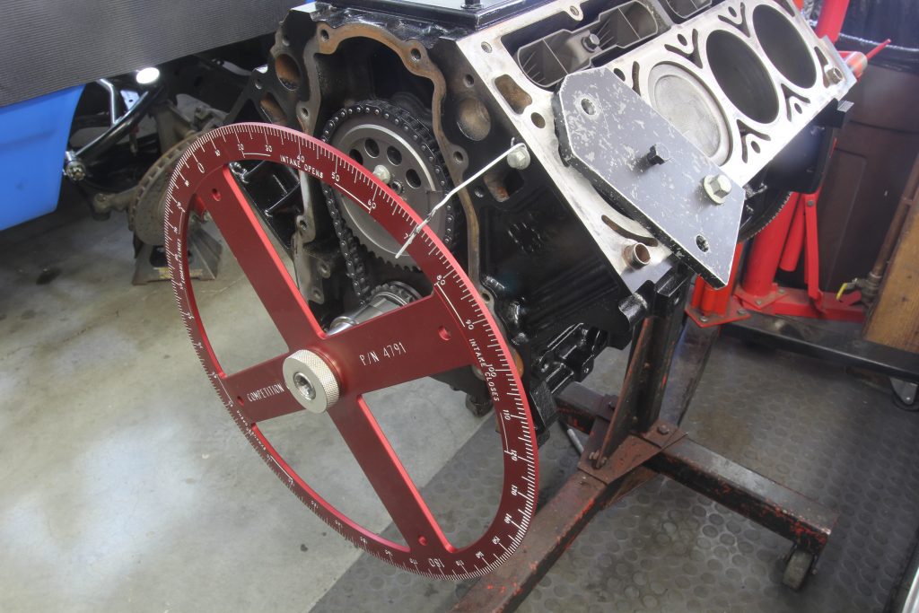 engine with camshaft degree wheel installed