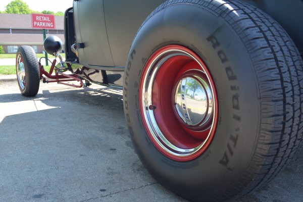 wheels on a 1932 ford highboy roadster hotrod