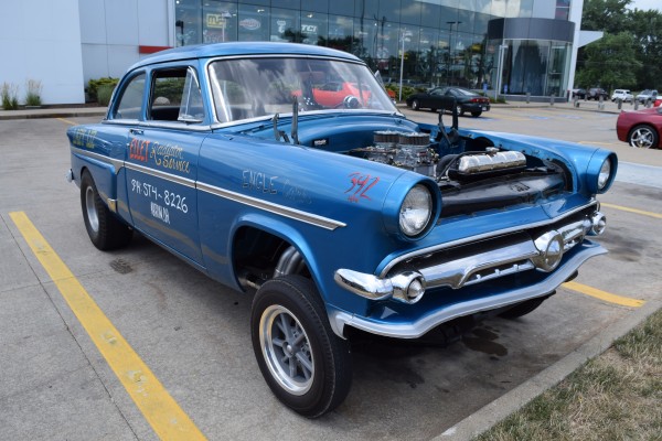 passenger side quarter view of a 1952 ford gasser
