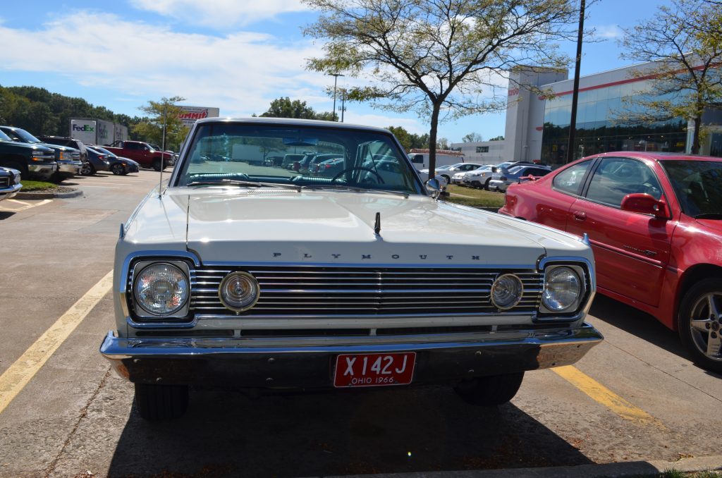 White 1966 Plymouth Satellite 426 HEMI