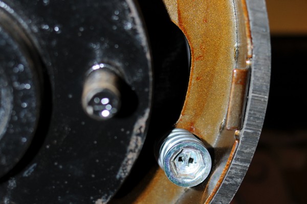 brake retaining spring and cap on yj wrangler brake drum