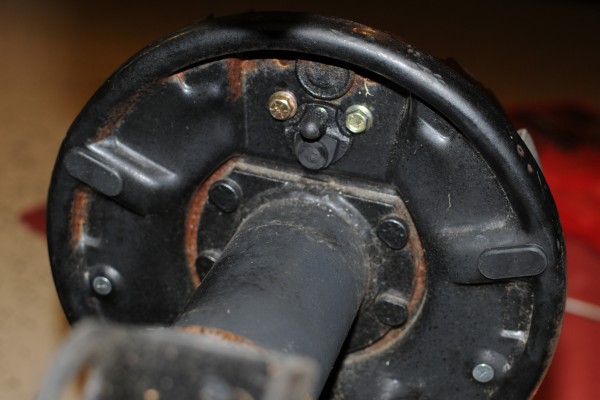 wheel cylinder drum backing plate for a jeep wrangler yj axle