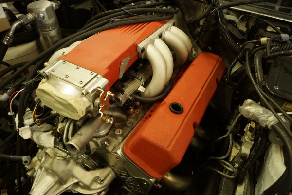 chevy v8 with custom valve covers and intake