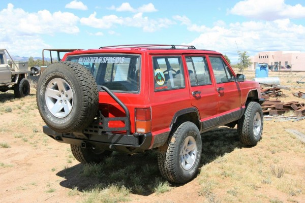 jeep cherokee xj with off road upgraded bumpers