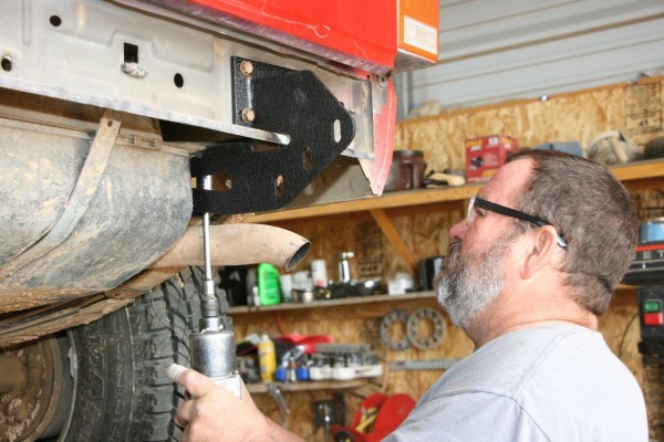bolting up mounting brackets for a jeep xj cherokee off road bumper