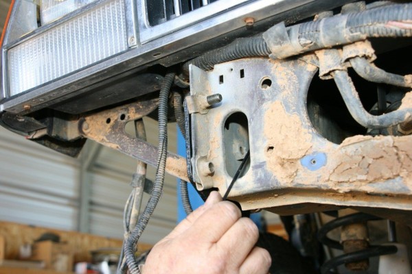 installing reinforcement plate to xj cherokee for bumper install