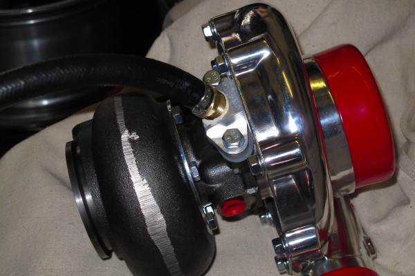 oil plumbing into a turbo housing