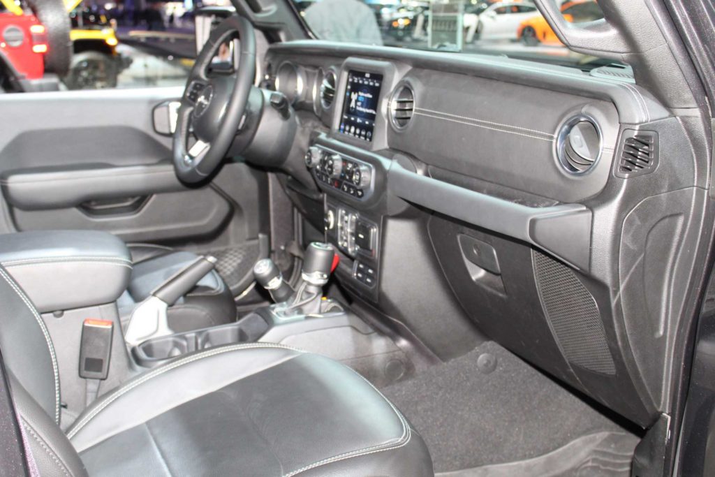 2018-Jeep-Wrangler-Detroit-Auto-Show-Interior