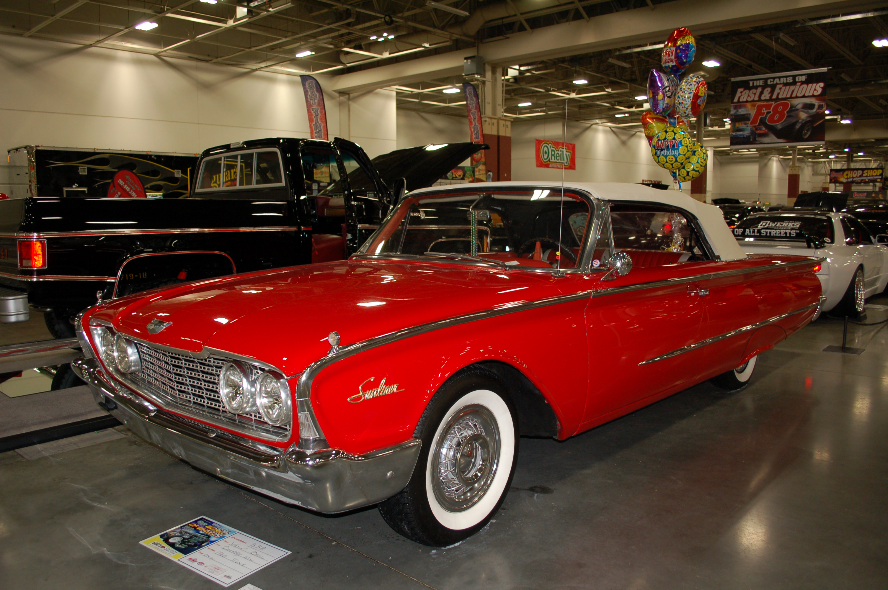 Milwaukee-World-of-Wheels-1960-Ford-Sunliner