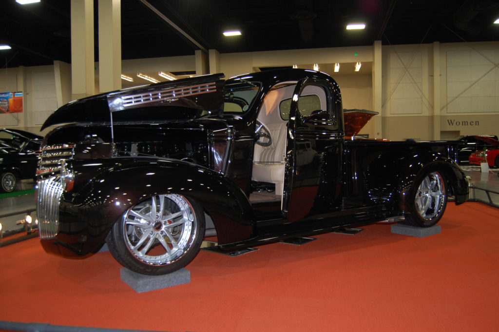 SLC-Car-Show-hot-rod-turck,-black