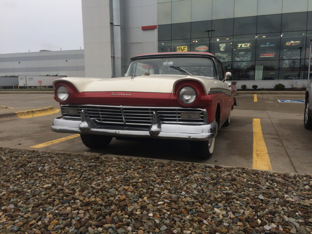 1957-Ford-Skyliner-Front-Grille