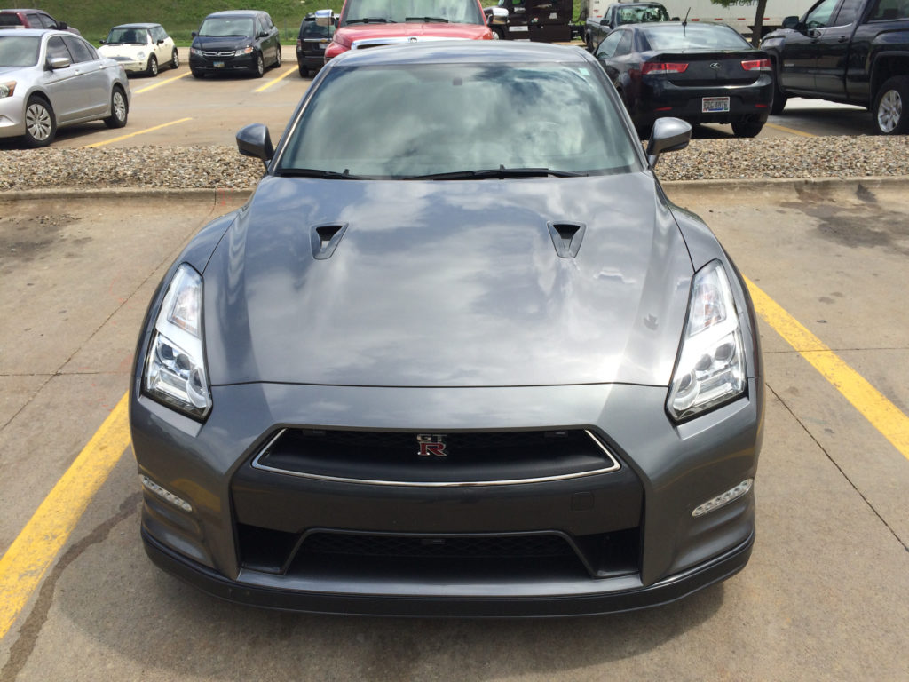 Nissan-GTR-Front-grille