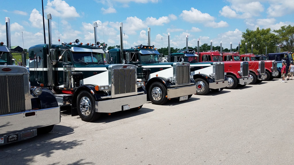 Row-of-classic-semi-trucks