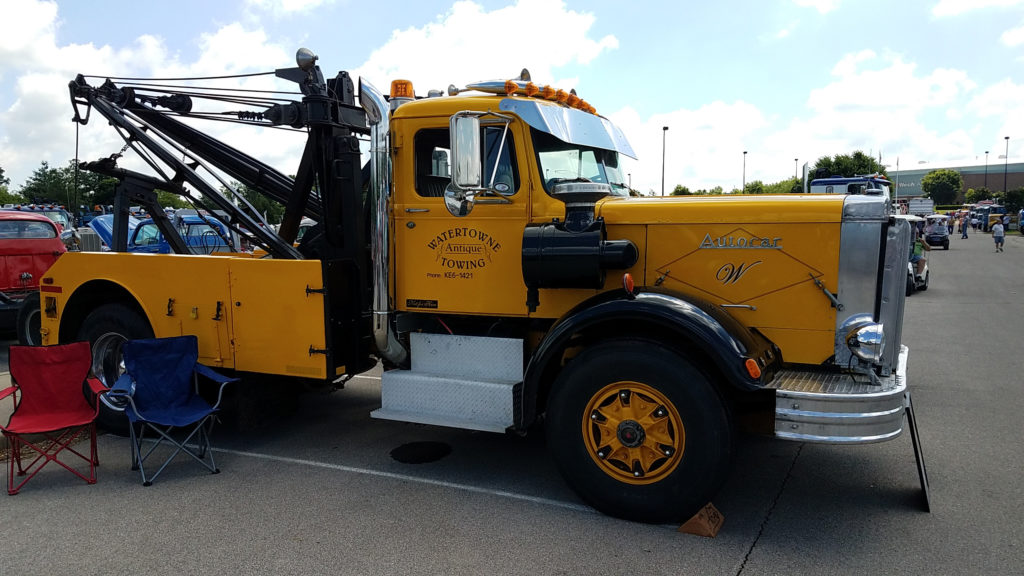 Vintage-tow-truck-wrecker