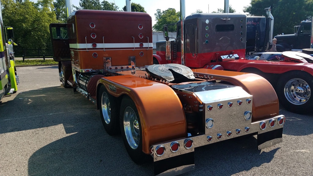 vintage-semi-truck-5th-wheel