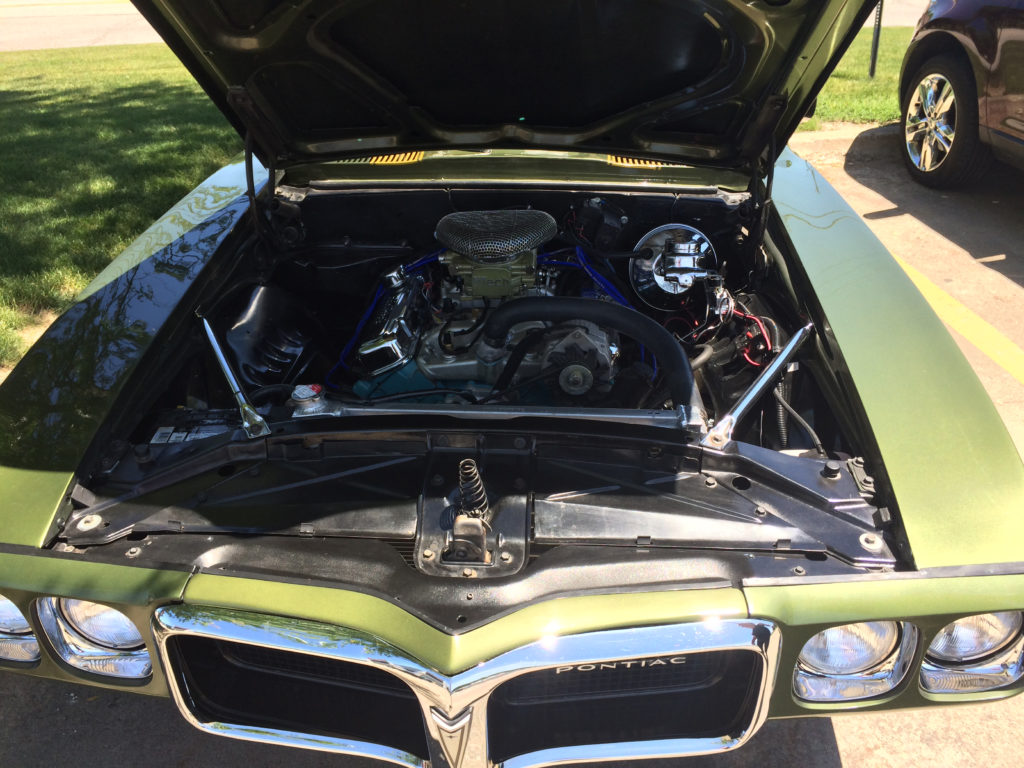 1969-Pontiac-Firebird-Engine-bay