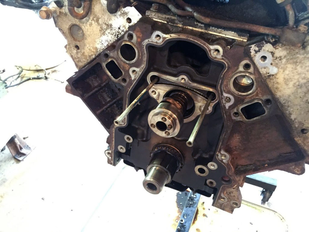 Summit-Racing-Pro-LS-Cam-Install-in-engine