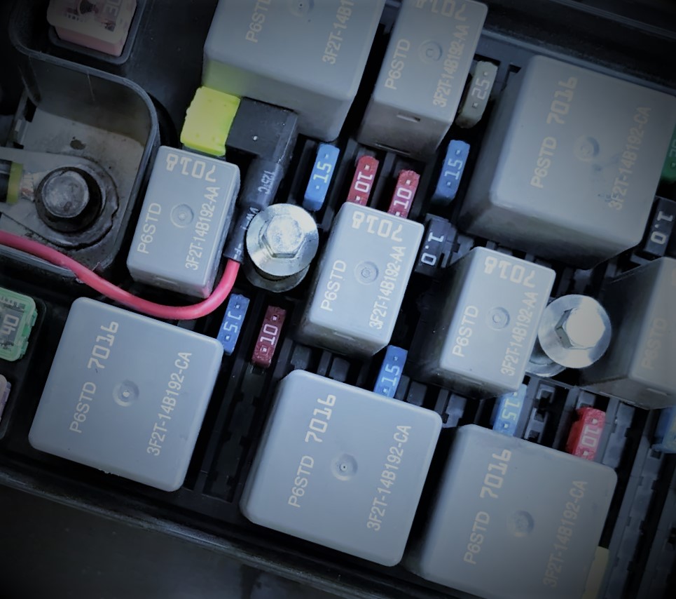 ford mustang fuse block with relays