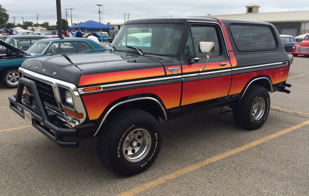 ford bronco in free wheelin ford livery stripe package