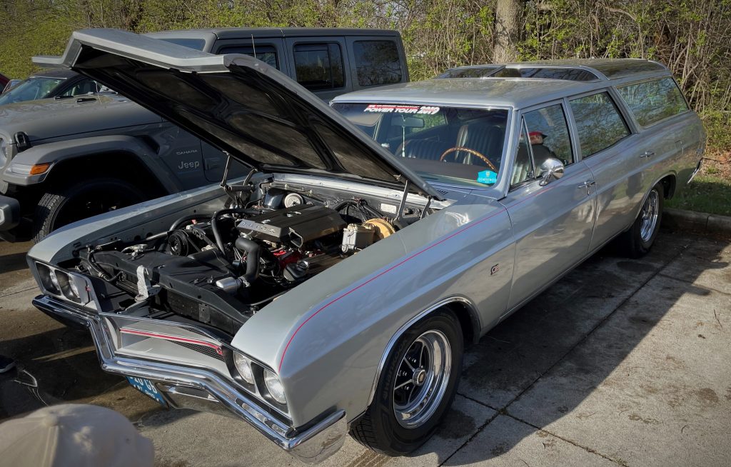 340 four barrel engine in a 1971 dodge charger