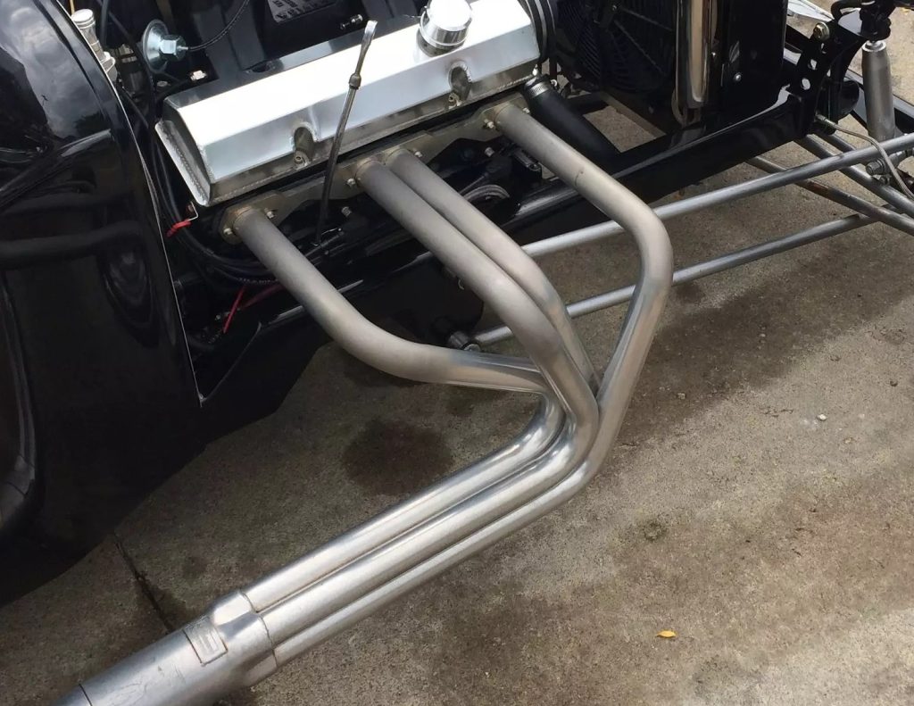 close up of exhaust headers on a ford hot rod