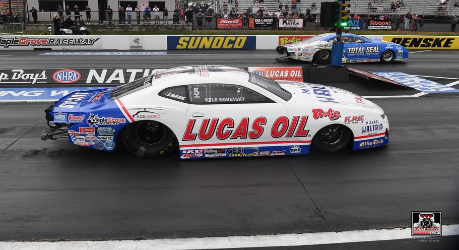 matt hartford beating kyle koresky in nhra pro stock drag race