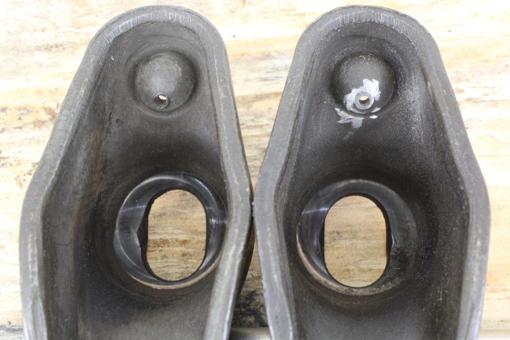 side by side comparison of two rocker arms