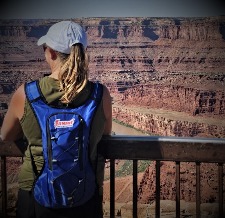 woman wearing summit racing hydration pack at grand canyon