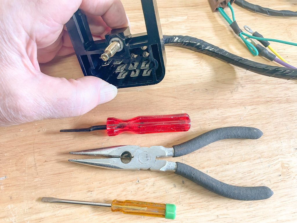 Depinning a wiring connector