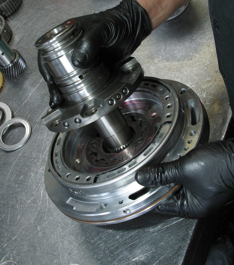 Ford 4R70W pump stator support