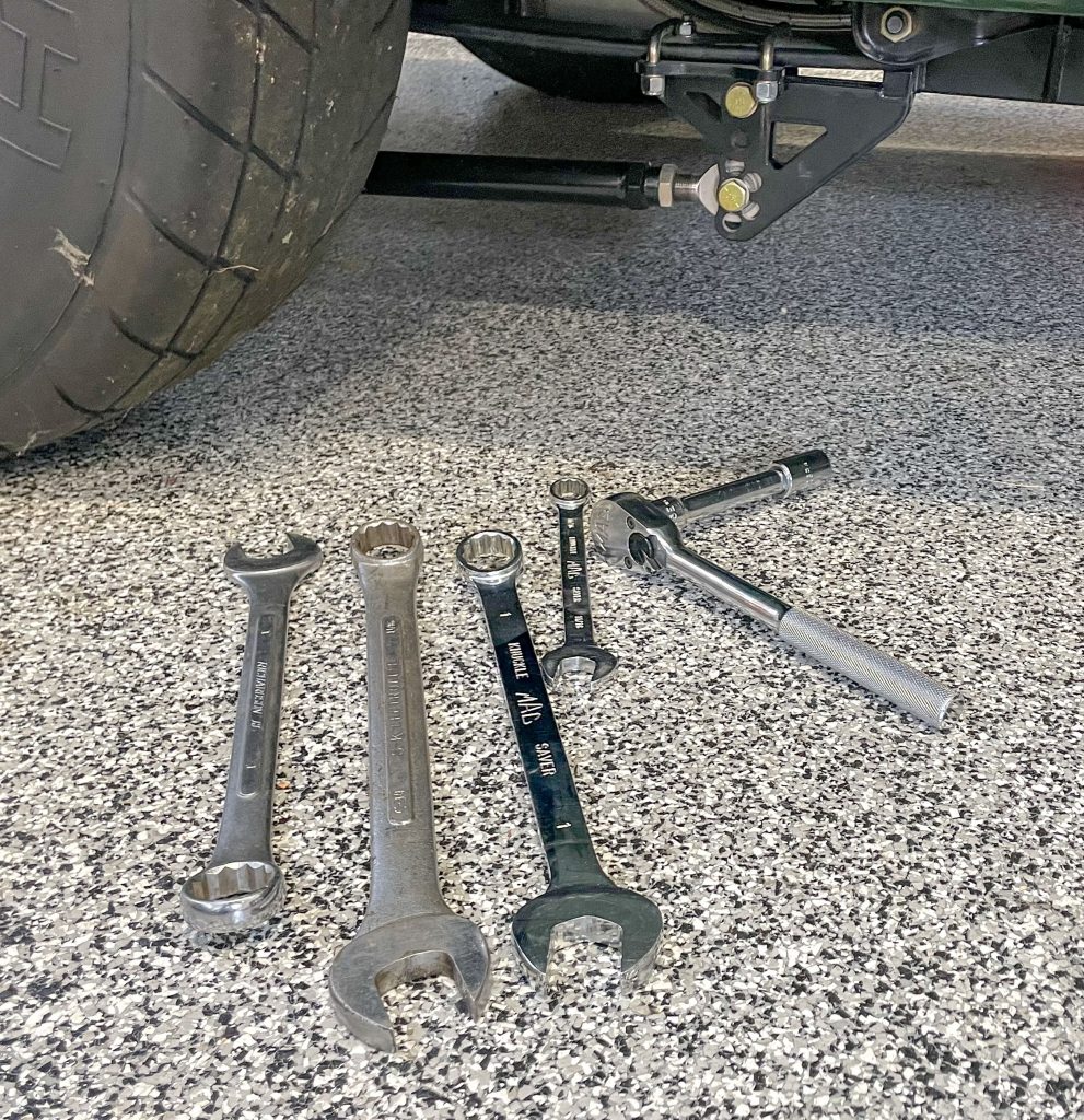Wrenches and sockets for suspension adjustments