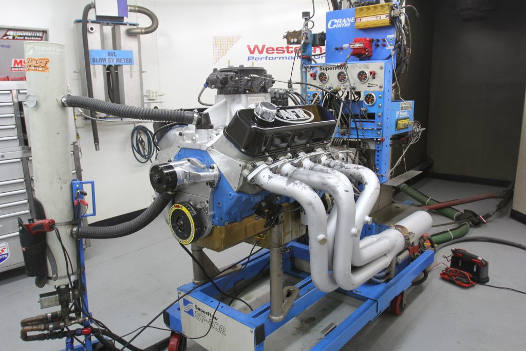Big Block Chevy V8 on a Dyno Pull