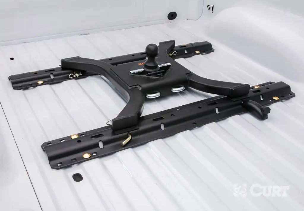 curt gooseneck hitch installed in truck bed