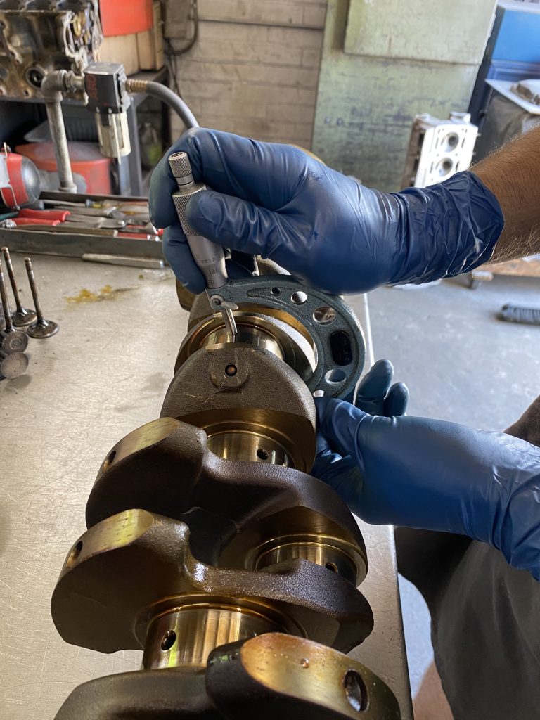 measuring a crank journal with a micrometer