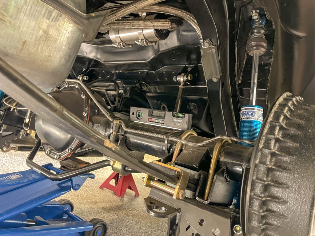 Leveling rear axle in a Chevy Nova