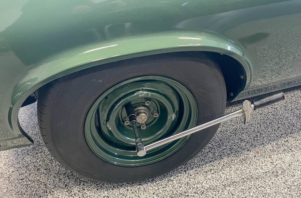 Torquing lug nuts