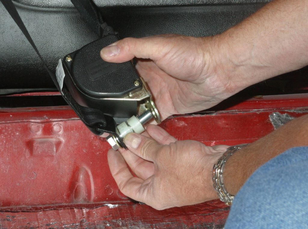 Seat belt retractor hardware