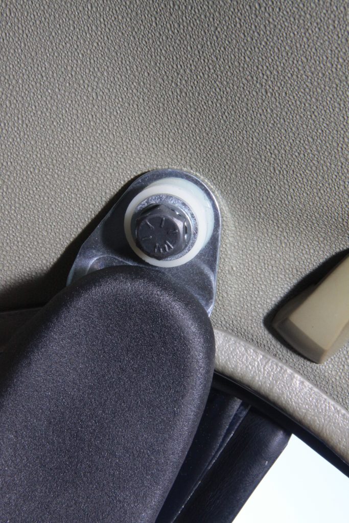Shoulder belt anchor point