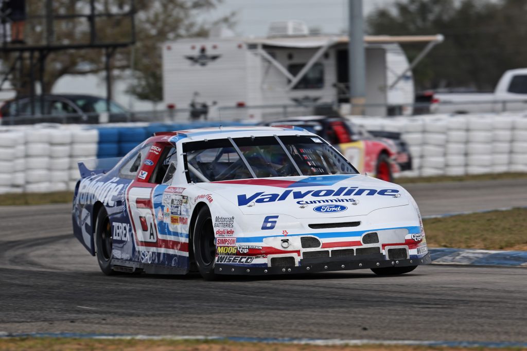 Mark Martin Ford Thunderbird #6 NASCAR mid-turn