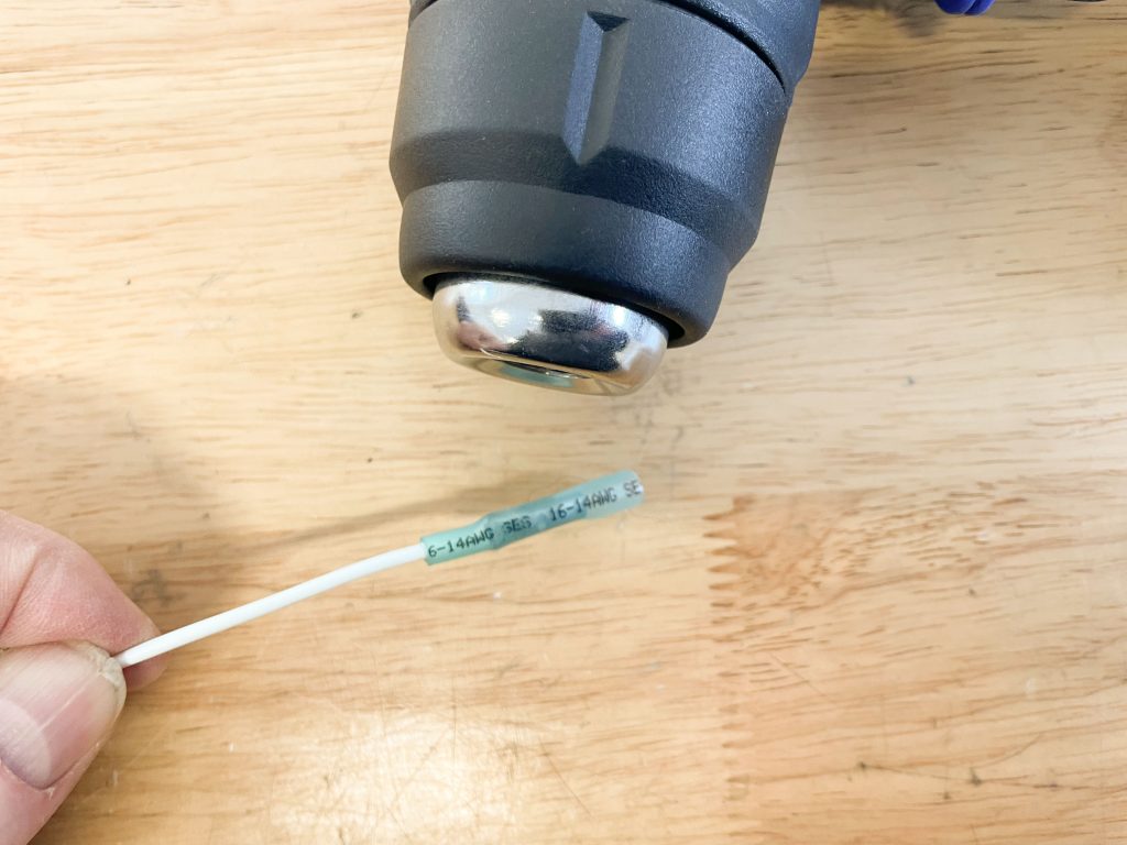 Connecting heat shrink solderless wire terminal