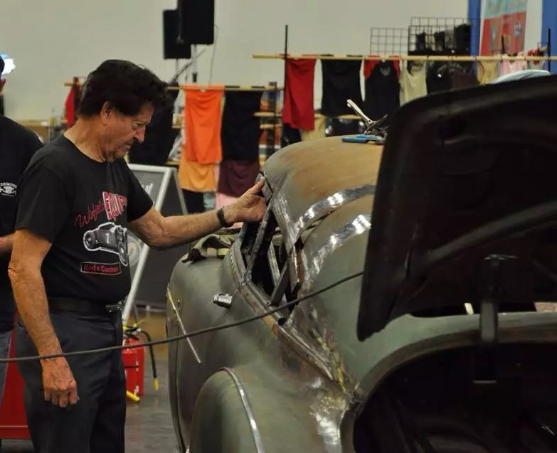 gene winfield examining roof weld seam on hot rod