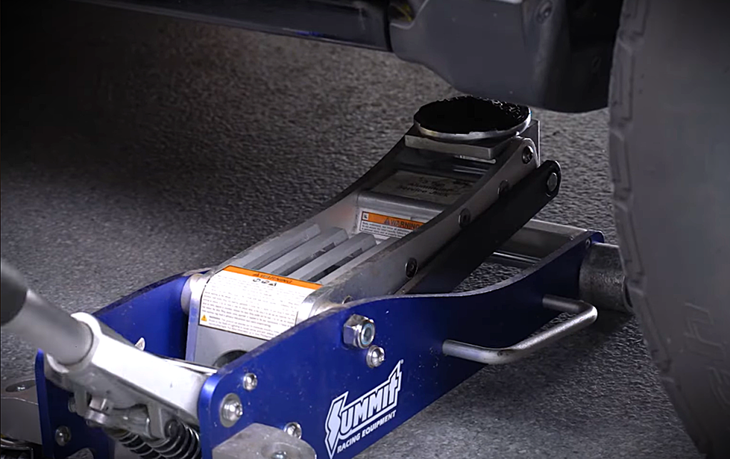 summit racing jack lifting vehicle