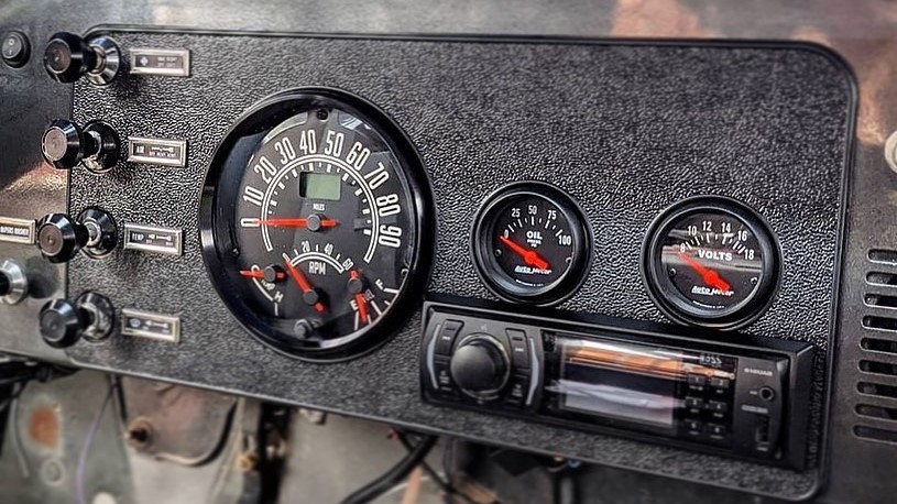 black speedhut gauges in a Jeep CJ dash
