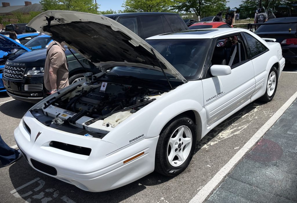 White Pontiac Grand Prix SE FWD